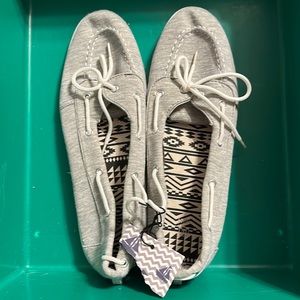 New with tags loafer t-shirt fabric shoes